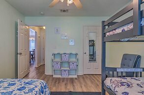 Cozy Pensacola Home w/ Yard: 10 Mi to Dtwn!