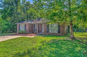 Home 10 Mi to Downtown Pensacola: Pets Welcome!