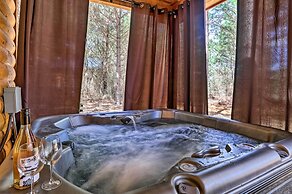 'the Breeze' Forested Oasis w/ Hot Tub & Deck!
