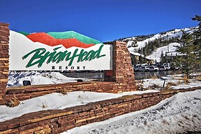 Brian Head Condo w/ Patio & Community Amenities!