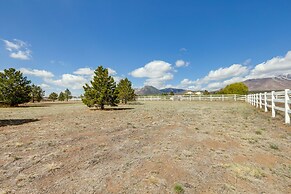 Flagstaff Home w/ Hot Tub & Mountain Views