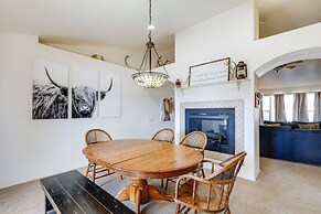 Flagstaff Home w/ Hot Tub & Mountain Views
