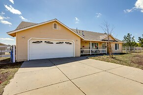 Flagstaff Home w/ Hot Tub & Mountain Views