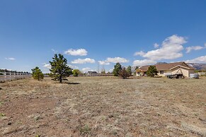 Flagstaff Home w/ Hot Tub & Mountain Views