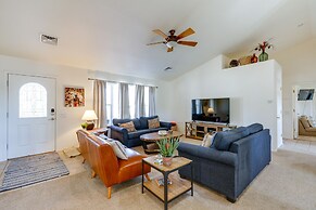 Flagstaff Home w/ Hot Tub & Mountain Views
