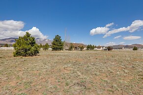 Flagstaff Home w/ Hot Tub & Mountain Views
