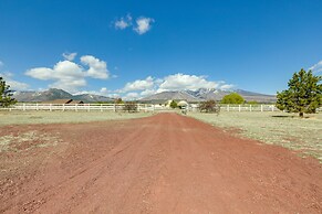 Flagstaff Home w/ Hot Tub & Mountain Views