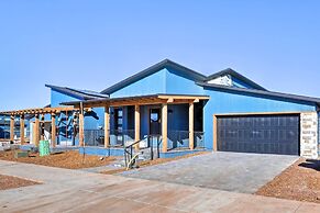 Flagstaff Home w/ Patios + Mount Humphries Views!