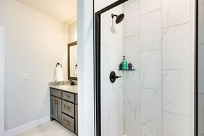 Biking Haven: Charming Bella Vista Home w/ Games!