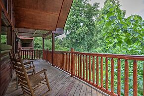1 Mi to Dollywood: Quiet Cabin w/ Hot Tub!