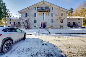 Bromley Mountain Escape w/ 2 Balconies: Hike & Ski