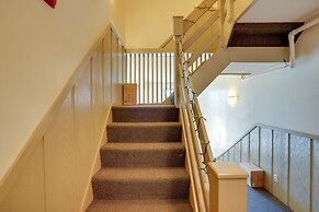 Bromley Mountain Escape w/ 2 Balconies: Hike & Ski