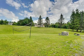 Bromley Mountain Escape w/ 2 Balconies: Hike & Ski