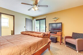 Deck & Boat Dock: Lakefront Getaway in Camdenton