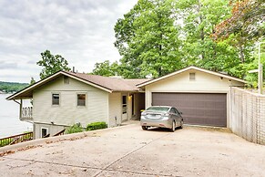 Deck & Boat Dock: Lakefront Getaway in Camdenton