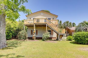 Waterfront Crystal Coast Vacation Rental w/ Deck!