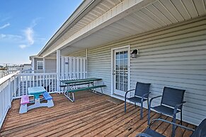 Murrells Inlet Home w/ 3 Decks - 1 Block to Beach!