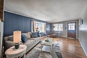 Idyllic Manor Farm Cottage: 3 Mi to Chambers Lake!