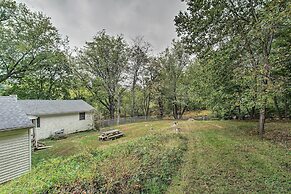 Idyllic Manor Farm Cottage: 3 Mi to Chambers Lake!