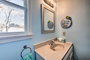 Idyllic Manor Farm Cottage: 3 Mi to Chambers Lake!