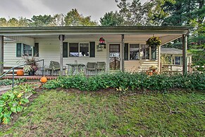 Idyllic Manor Farm Cottage: 3 Mi to Chambers Lake!