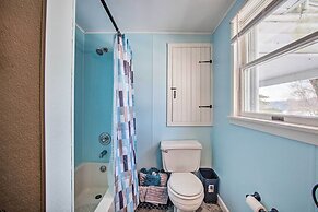 Idyllic Manor Farm Cottage: 3 Mi to Chambers Lake!