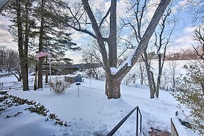 Idyllic Manor Farm Cottage: 3 Mi to Chambers Lake!