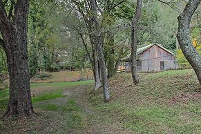 Idyllic Manor Farm Cottage: 3 Mi to Chambers Lake!