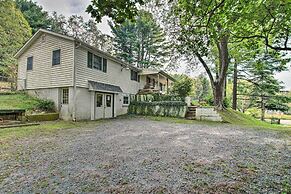 Idyllic Manor Farm Cottage: 3 Mi to Chambers Lake!