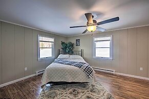 Idyllic Manor Farm Cottage: 3 Mi to Chambers Lake!