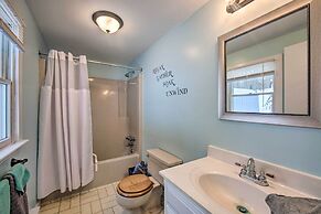 Idyllic Manor Farm Cottage: 3 Mi to Chambers Lake!