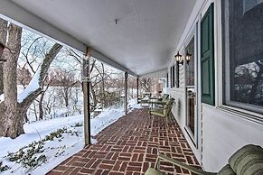 Idyllic Manor Farm Cottage: 3 Mi to Chambers Lake!