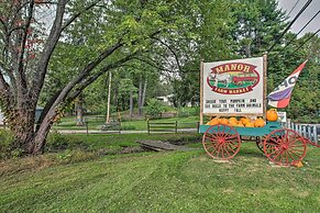 Idyllic Manor Farm Cottage: 3 Mi to Chambers Lake!