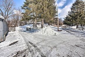 Idyllic Manor Farm Cottage: 3 Mi to Chambers Lake!