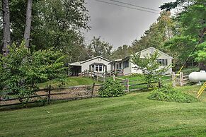 Idyllic Manor Farm Cottage: 3 Mi to Chambers Lake!
