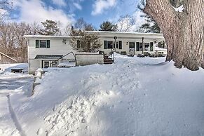 Idyllic Manor Farm Cottage: 3 Mi to Chambers Lake!