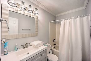 Updated Wilmington Retreat ~ 2 Miles to Uncw!