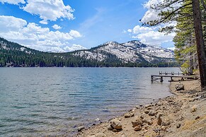 Waterfront Truckee Cabin on Donner Lake!