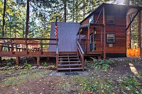 Serene Washington Escape w/ Deck & Mountain Views!
