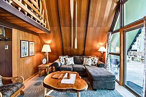 Serene Washington Escape w/ Deck & Mountain Views!