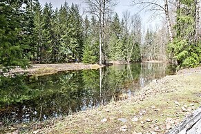 Serene Washington Escape w/ Deck & Mountain Views!