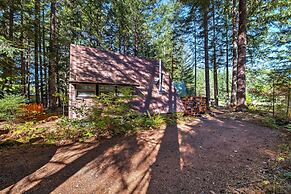 Serene Washington Escape w/ Deck & Mountain Views!