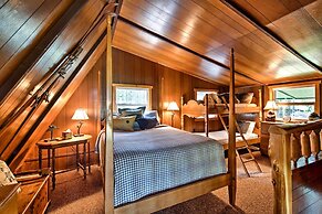 Serene Washington Escape w/ Deck & Mountain Views!