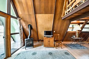 Serene Washington Escape w/ Deck & Mountain Views!