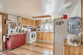 Roosevelt Retreat w/ Fire Pit ~ 3 Mi to Lake!