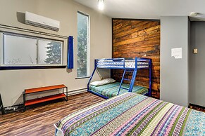 Mtn-view Gem w/ Deck & Hot Tub in Tannersville