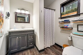 Mtn-view Gem w/ Deck & Hot Tub in Tannersville