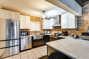 Mtn-view Gem w/ Deck & Hot Tub in Tannersville