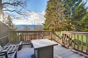 Mtn-view Gem w/ Deck & Hot Tub in Tannersville
