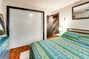 Mtn-view Gem w/ Deck & Hot Tub in Tannersville